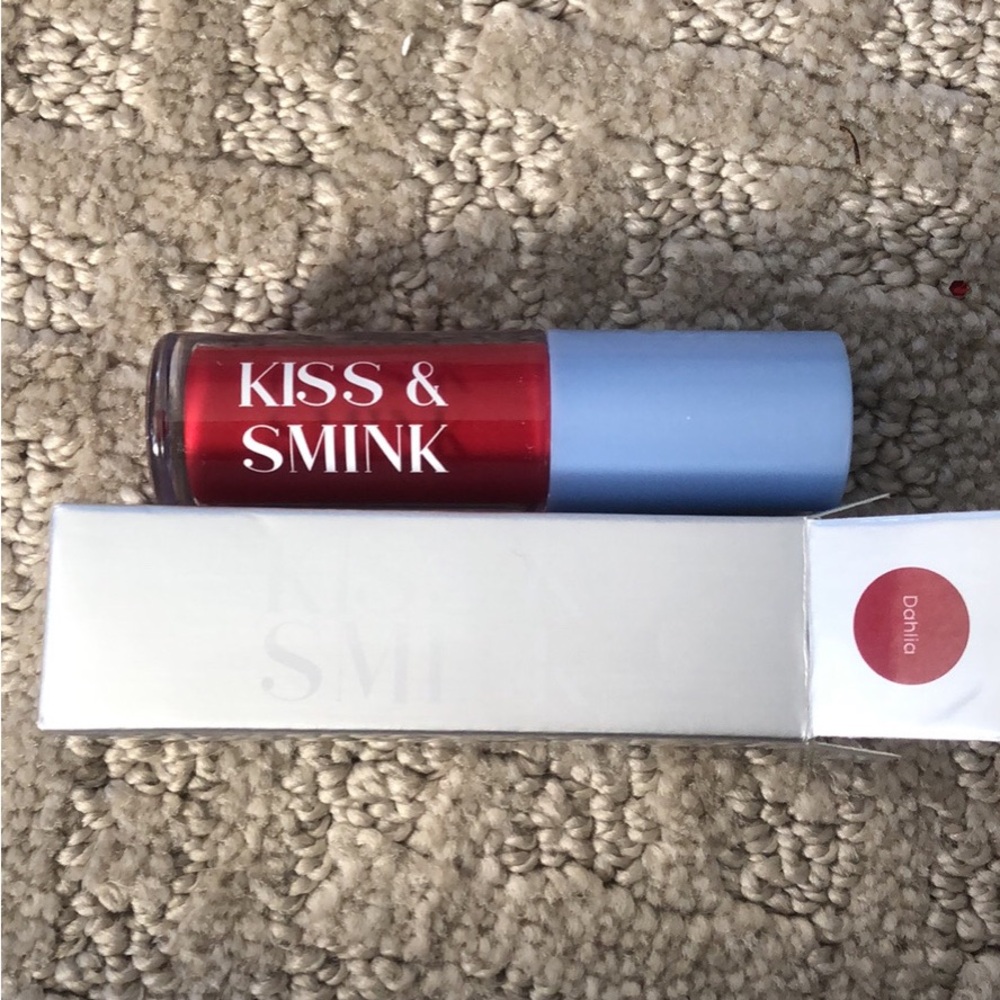 KISS & SMIRK lip aura tinted lip oil in Dahlia 3.5g